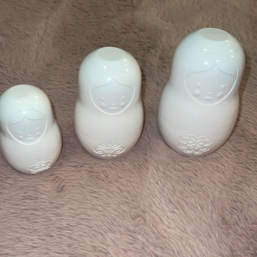 Russian Dolls measuring cups set of 3 white ivory canisters 3.5” 4.5” 5”​ - Picture 3 of 12